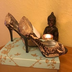 Jessica Simpson snakeskin Peep toe shoes